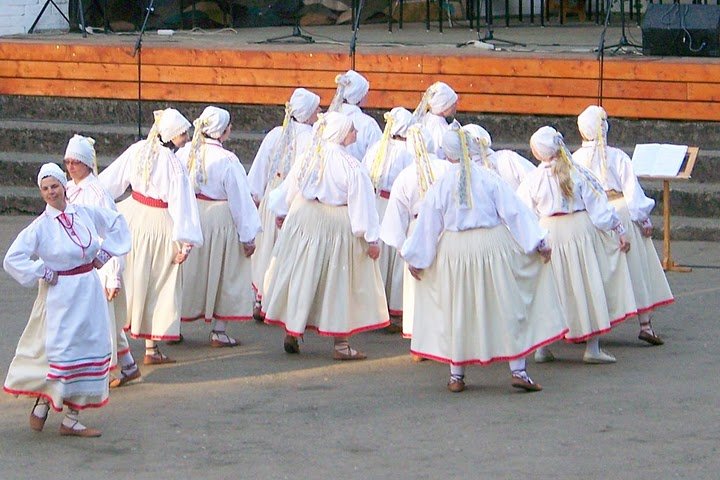 Antsla rahvatantsijad